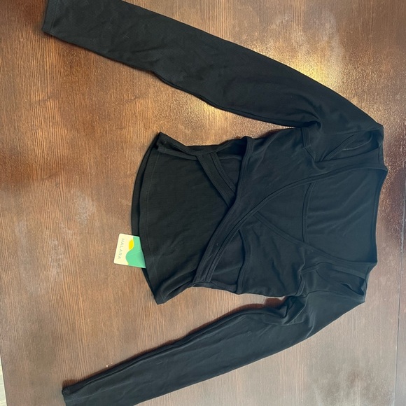 NWT Halara long sleeved sports top-black ribbed-SOLD OUT online Small - Picture 5 of 11